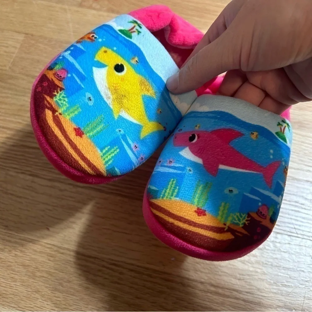 Baby Shark Pink Slippers 9 10 Girls Kids Toddler